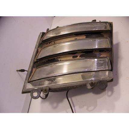 1969 CHRYSLER IMPERIAL LH FRONT TURN SIGNAL ASSY LEBARON GHIA