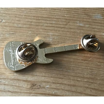 Hard Rock Cafe Pearl River Resort CHOCTAW MS 2003 Sexy Girl GUITAR PIN MINT