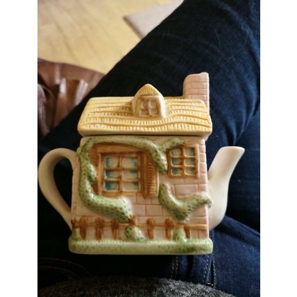 Collectors Decorative Teapot teddy bears Cottage