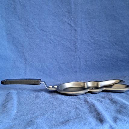 Easter BUNNY Shaped PANCAKE SKILLET Egg Pan Non-Stick Chocolate Mold Candy