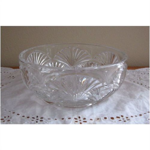 Heavy Glass Serving Bowl With Fan Design