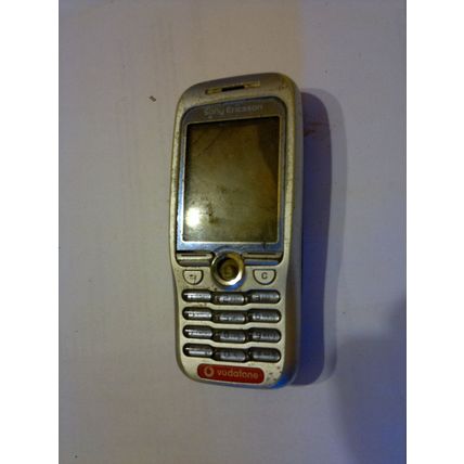 Sony ericsson f500 phone for sale with broken screen !