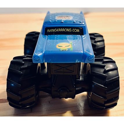 Avenger Monster Jam Truck 1/43 Hot Wheels Rev n Go 2010 #200