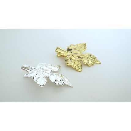 Small gold or silver metal maple leaf alligator hair clip for fine thin hair