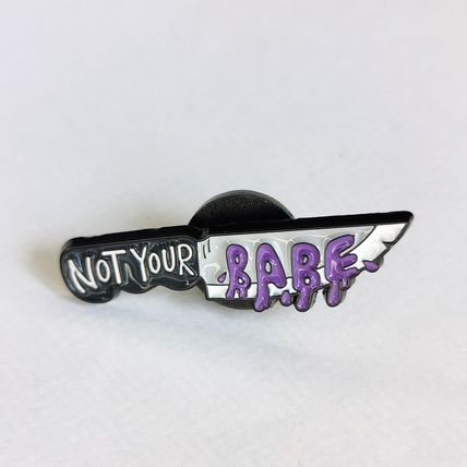 Knife Enamelled NOT YOUR BABE Pin Badge Metal 3.1cm x 0.8cm Badges Enamel BA50