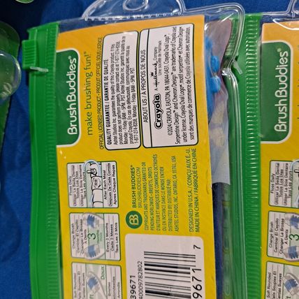 New Lot 6 CRAYOLA TOOTHBRUSH SET Brush Buddies Rinsing Cup Cap & Xtra Travel Kit