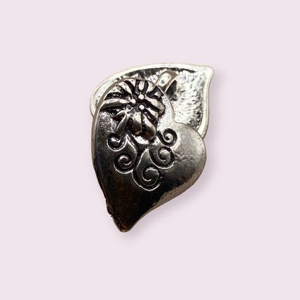 20mm Shank Buttons Love Heart With Carved Flower Antique Silver Metal