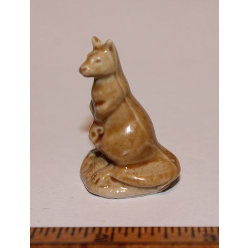 Wade Whimsies Kangaroo Red Rose Tea Figurine 2nd US Series 1985-1994 - England