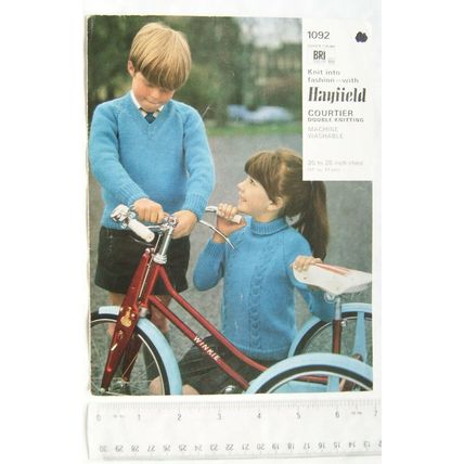 Vintage: Hayfield 1092 child's V-neck & cable sweaters, DK