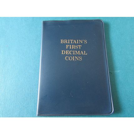 1971 QUEEN ELIZABETH II BRITAIN'S FIRST DECIMAL COINS. (zzebid)