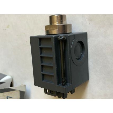 NEW BRAD HARRISON RECEPTACLE, 200XPBOUT WOODHEAD 6ES7 194-1A A01-0XA0,CE
