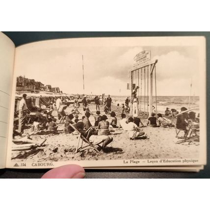 Cabourg, c.1940s - Carnet de 18 des 20 Cartes Postales - CAP