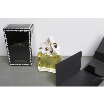 Daisy Perfume by Marc Jacobs Eau De Toilette Spray for Women 3.4 NEW IN BOX