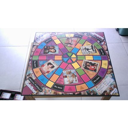 TRIVIAL PURSUIT: RADIO TIMES EDITION ( Hasbro Gaming) 2014