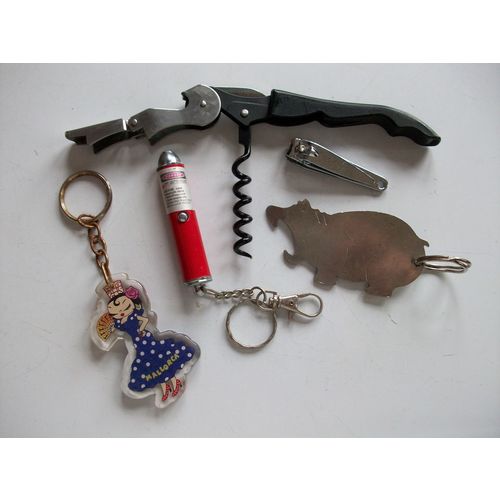 CORKSCREW NAIL CLIPPERS 3 KEYRINGS JOB LOT **GC**