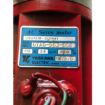 YASKAWA USAREM-01YR41 YASKAWA USAREM-0IYR4I AC SERVO MOTOR ,CG