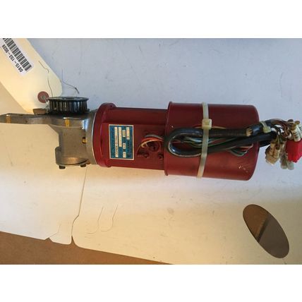 YASKAWA USAREM-01YR41 YASKAWA USAREM-0IYR4I AC SERVO MOTOR ,CG