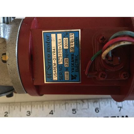 YASKAWA USAREM-01YR41 YASKAWA USAREM-0IYR4I AC SERVO MOTOR ,CG