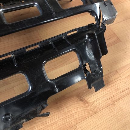 Land Rover LR2 2011-2012 OEM Front Grille Grill