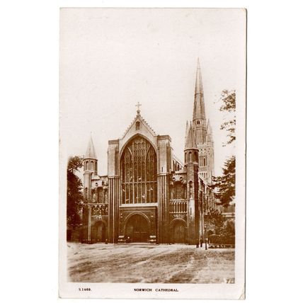 REAL PHOTOGRAPHIC POSTCARD OF NORWICH CATHEDRAL NORFOLK POSTED 1931 (3871)