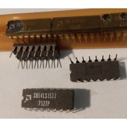 Lot of 6: AMD SN54LS153J