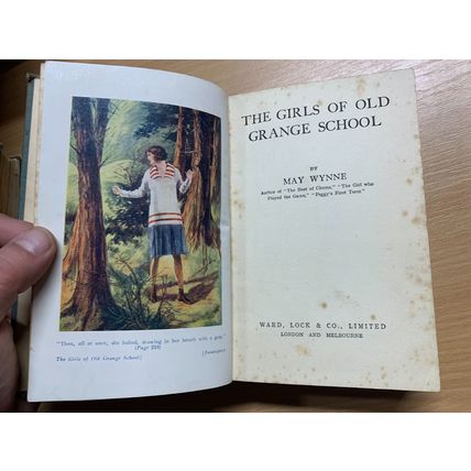 c1920s MAY WYNNE "THE GIRLS OF OLD GRANGE SCHOOL" FICTION HARDBACK BOOK (P3) AA