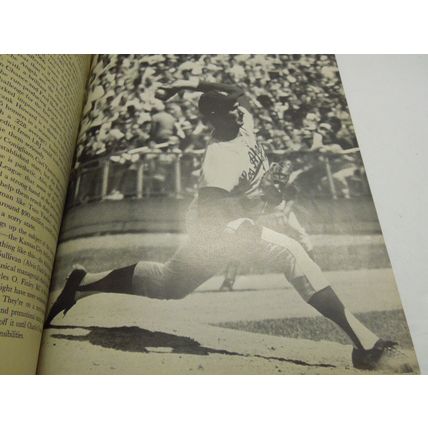 MACO BASEBALL Sportsman Series Magazine Willy Mays on Cover 1966