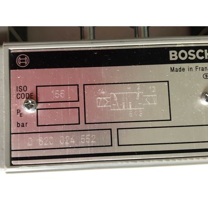NEW BOSCH 0 820 024 552,1 824 210 223 DIR.-CONTROL VALVE ED 5/2,0 B20 024 552,Se