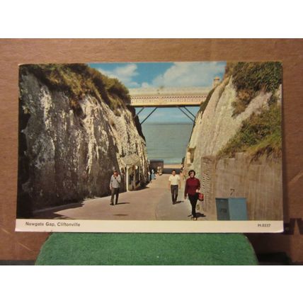 NEWGATE GAP, CLIFTONVILLE, MARGATE, KENT used postcard by Dennis 1983 pm =