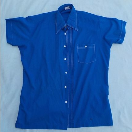 VINTAGE MEN'S COLLARED SHORT SLEEVED FULL BUTTONED SHIRT. DELAMARE. BLUE