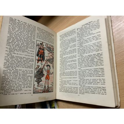 1945 "KNOCKOUT FUN BOOK 1946" ILLUSTRATED ANNUAL HARDBACK BOOK (P4)