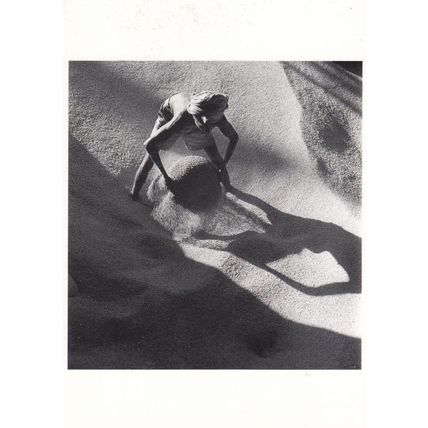 Man Building Fence With Sand Calcutta Werner Bischof India Award Photo Postcard