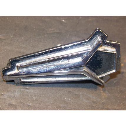 1973 PLYMOUTH FURY GRILL EMBLEM OEM #3672772