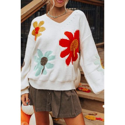 White Big Flower Pattern V Neck Drop Shoulder Sweater