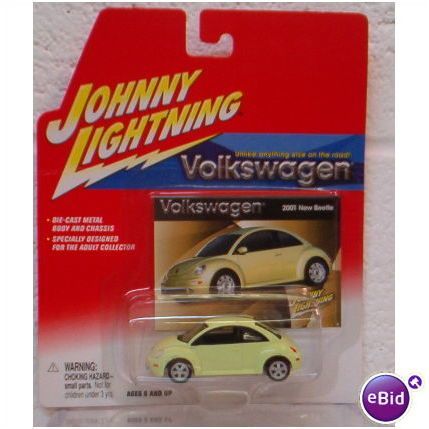 JOHNNY LIGHTNING : VOLKSWAGEN series 2002 ' 2001 NEW BEETLE lime green