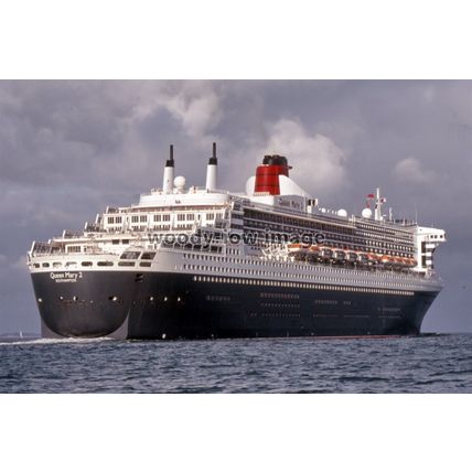 SQ0901 - Cunard Liner - Queen Mary 2 , built 2003 - photograph 6x4