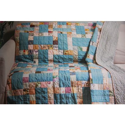 Big Stitch Quilting: A practical guide to sewing and hand quilting 20 projects