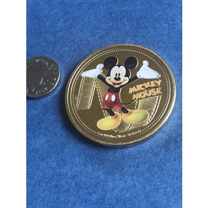 Genuine Mickey Mouse gold plated coin comes in a protective plastic case