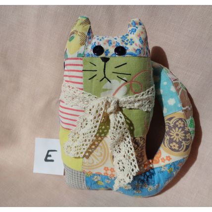 E Vintage Quilt Cat Pillow Tuck Shelf Sitter 7 Inch Farmhouse Ornies Bowl Filler