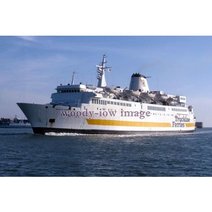 SL0501 - Truckline Ferry - Tregastel off shore - photograph 6x4
