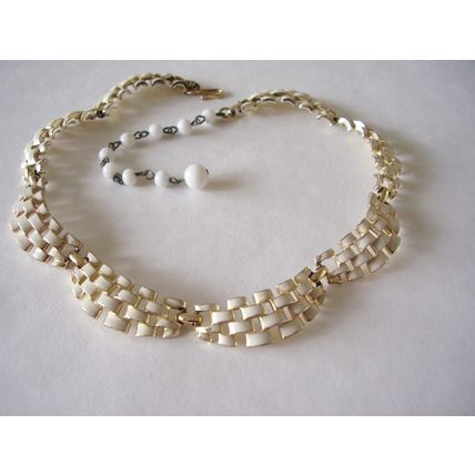 Vintage Coro Necklace Enamel Basket Weave Scalloped Panels 1950's Hook Choker