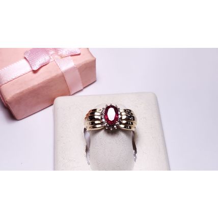 Estate .91ctw Oval Ruby and Round Diamond Bold Shrimp side 14Kt Y/Gold Ring22501