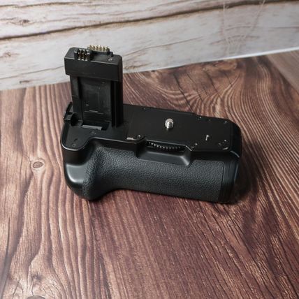 BG-E5 Vertical Battery Grip Holder Replace Parts For Canon EOS 450D 500D 1000D