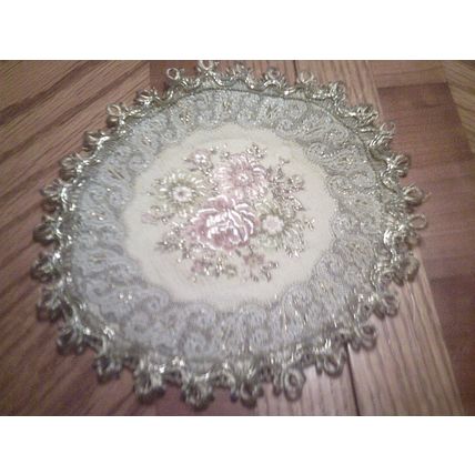 Doily embroidered round shape