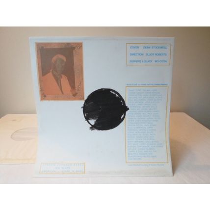 LP. 1977. NEIL YOUNG .AMERICAN STARS N BARS. K54088. RECORD N/M . SLEEVE N/M .
