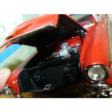 1/18 ( IB 74 ) Acme Nice Car 1957 Chevrolet Bel Air red and white 1 of 174 , in