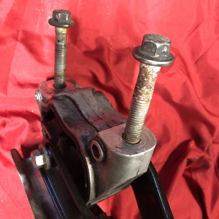 08-12 Land Rover LR005645 LR2 OEM 3.2L CV Axle Support Bracket Anchor + Mount