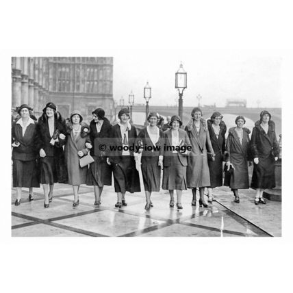 rp02817 - Women MPs at Parliament in 1931 - print 6x4