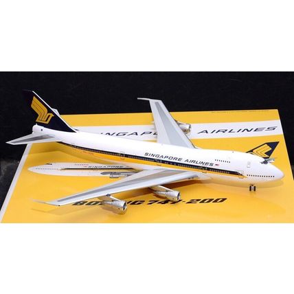 B747-212B SINGAPORE AIRLINES REG: 9V-SQQ WITH STAND - WB MODELS B7472025 1/200