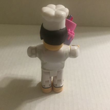 Roblox Series 3 Figure - Roblox Baker's Valley Cakemaster Figure